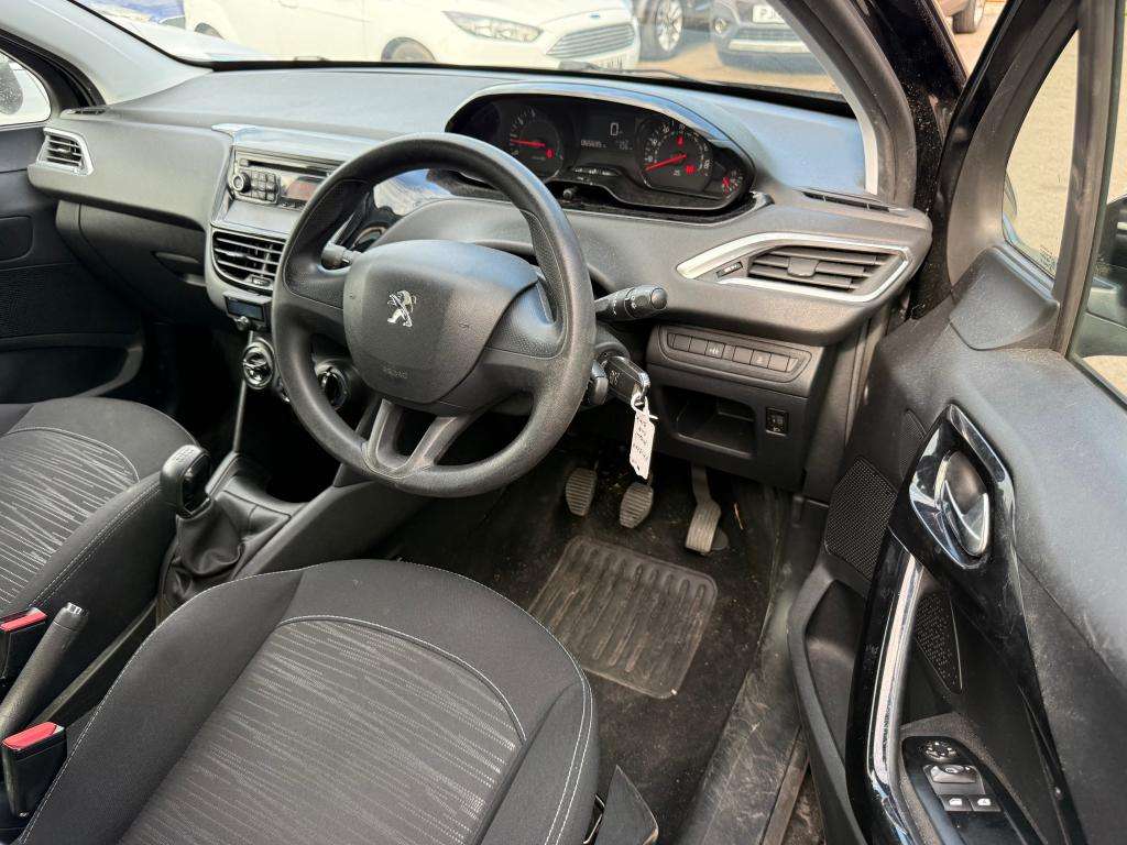 2013 PEUGEOT 208 2013 PEUGEOT 208