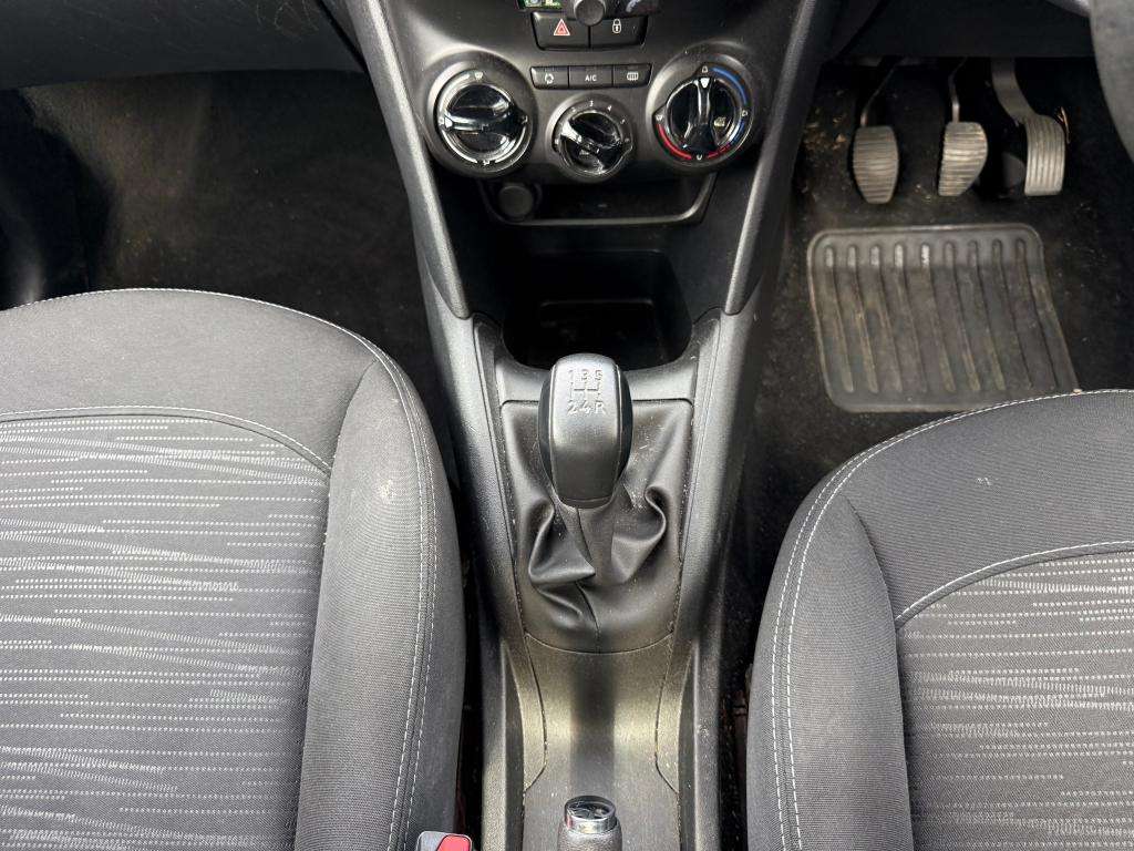 2013 PEUGEOT 208 2013 PEUGEOT 208