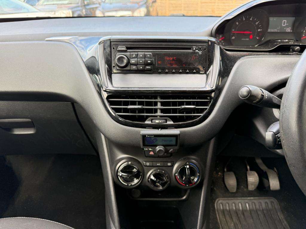 2013 PEUGEOT 208 2013 PEUGEOT 208