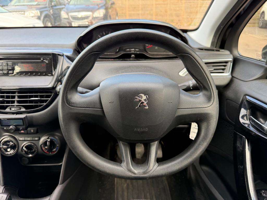 2013 PEUGEOT 208 2013 PEUGEOT 208