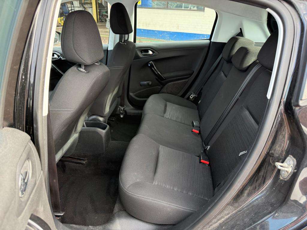 2013 PEUGEOT 208 2013 PEUGEOT 208