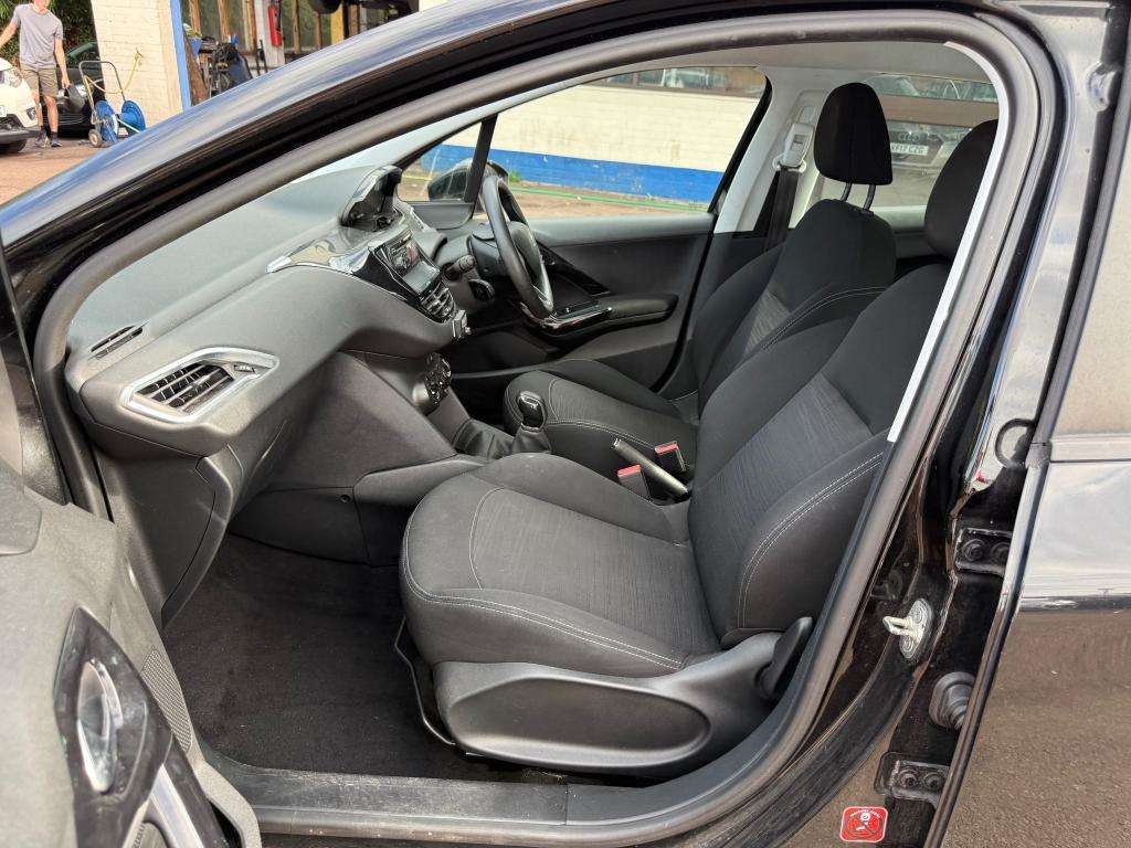 2013 PEUGEOT 208 2013 PEUGEOT 208