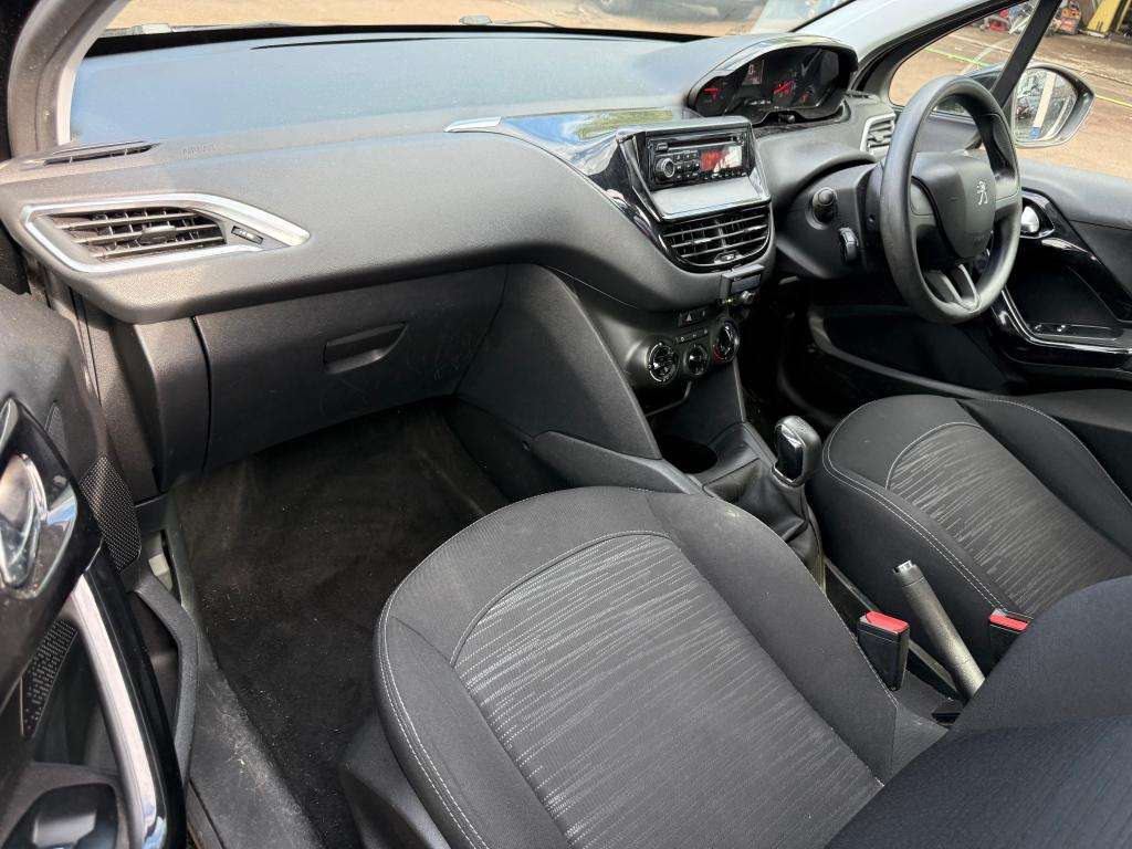 2013 PEUGEOT 208 2013 PEUGEOT 208