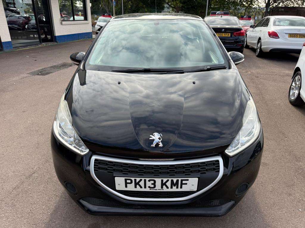 A 2013 PEUGEOT 208 Access+ A 2013 PEUGEOT 208 Access+