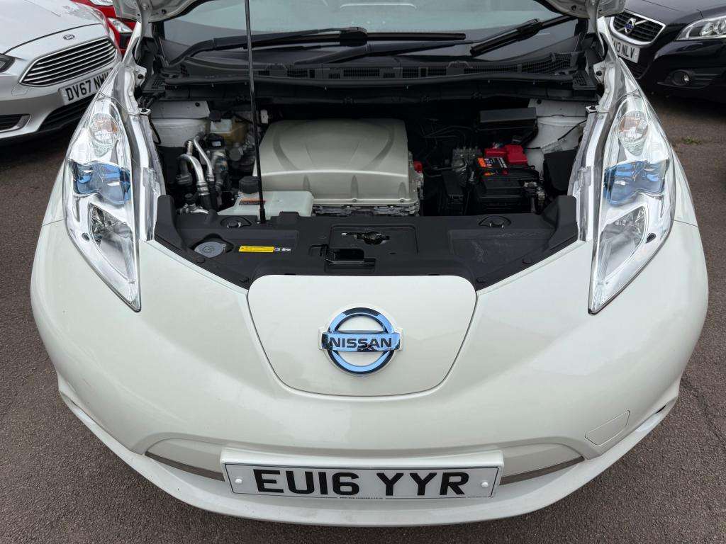 A 2016 NISSAN LEAF Tekna 30kwh A 2016 NISSAN LEAF Tekna 30kwh