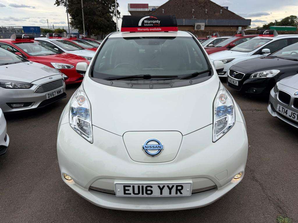 A 2016 NISSAN LEAF Tekna 30kwh A 2016 NISSAN LEAF Tekna 30kwh