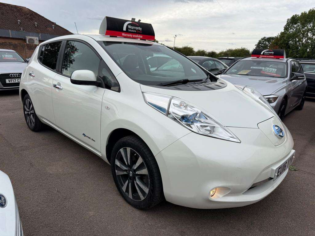A 2016 NISSAN LEAF Tekna 30kwh A 2016 NISSAN LEAF Tekna 30kwh