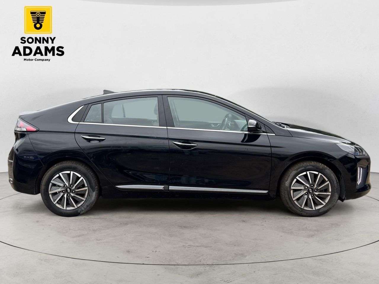 A 2022 HYUNDAI IONIQ 38.3kWh Premium Hatchback 5dr Electric Auto (136 ps) A 2022 HYUNDAI IONIQ 38.3kWh Premium Hatchback 5dr Electric Auto (136 ps)