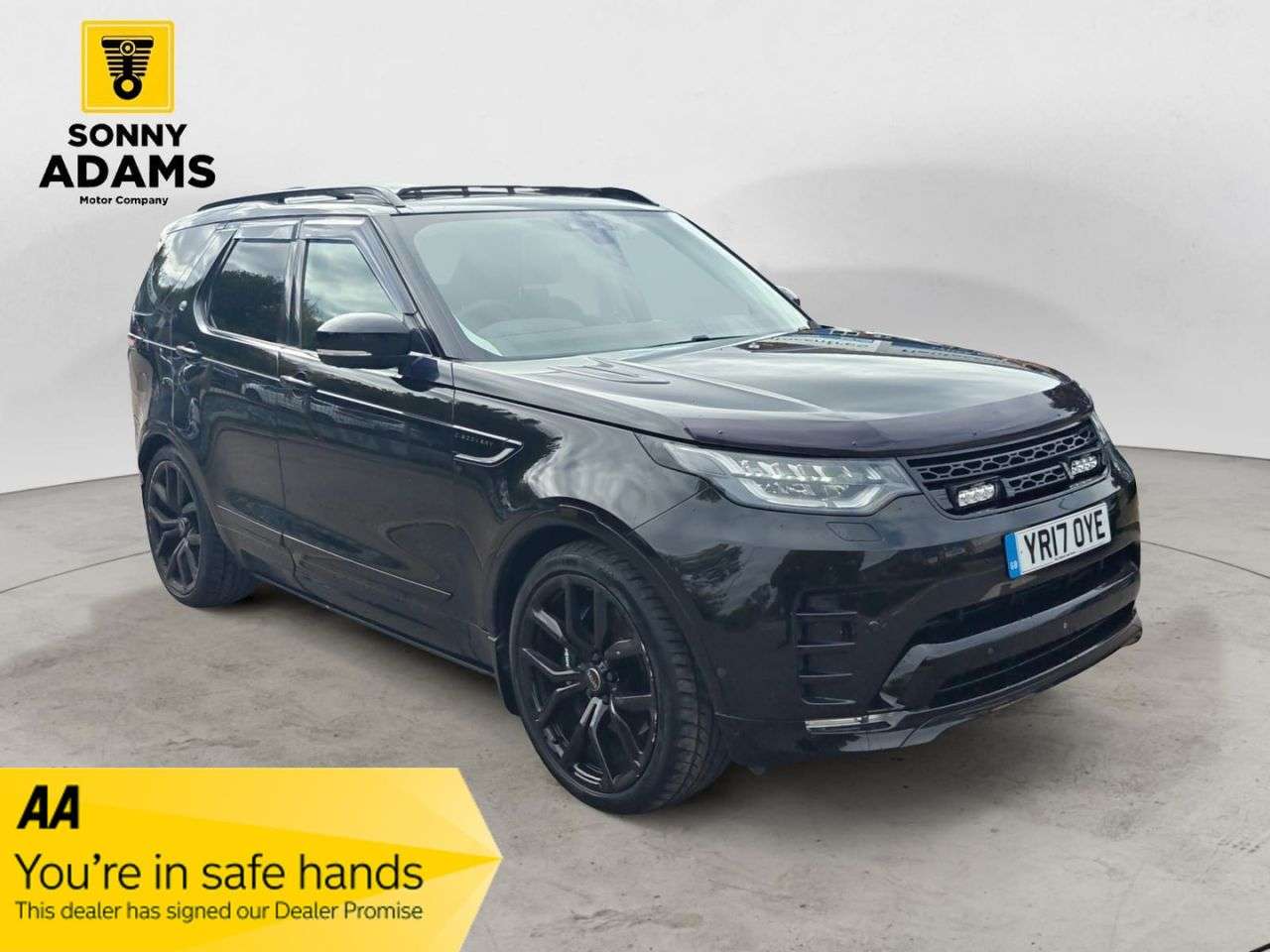 A 2017 LAND ROVER DISCOVERY 3.0 TD V6 HSE Luxury SUV 5dr Diesel Auto 4WD Euro 6 (s/s) (258 ps) A 2017 LAND ROVER DISCOVERY 3.0 TD V6 HSE Luxury SUV 5dr Diesel Auto 4WD Euro 6 (s/s) (258 ps)