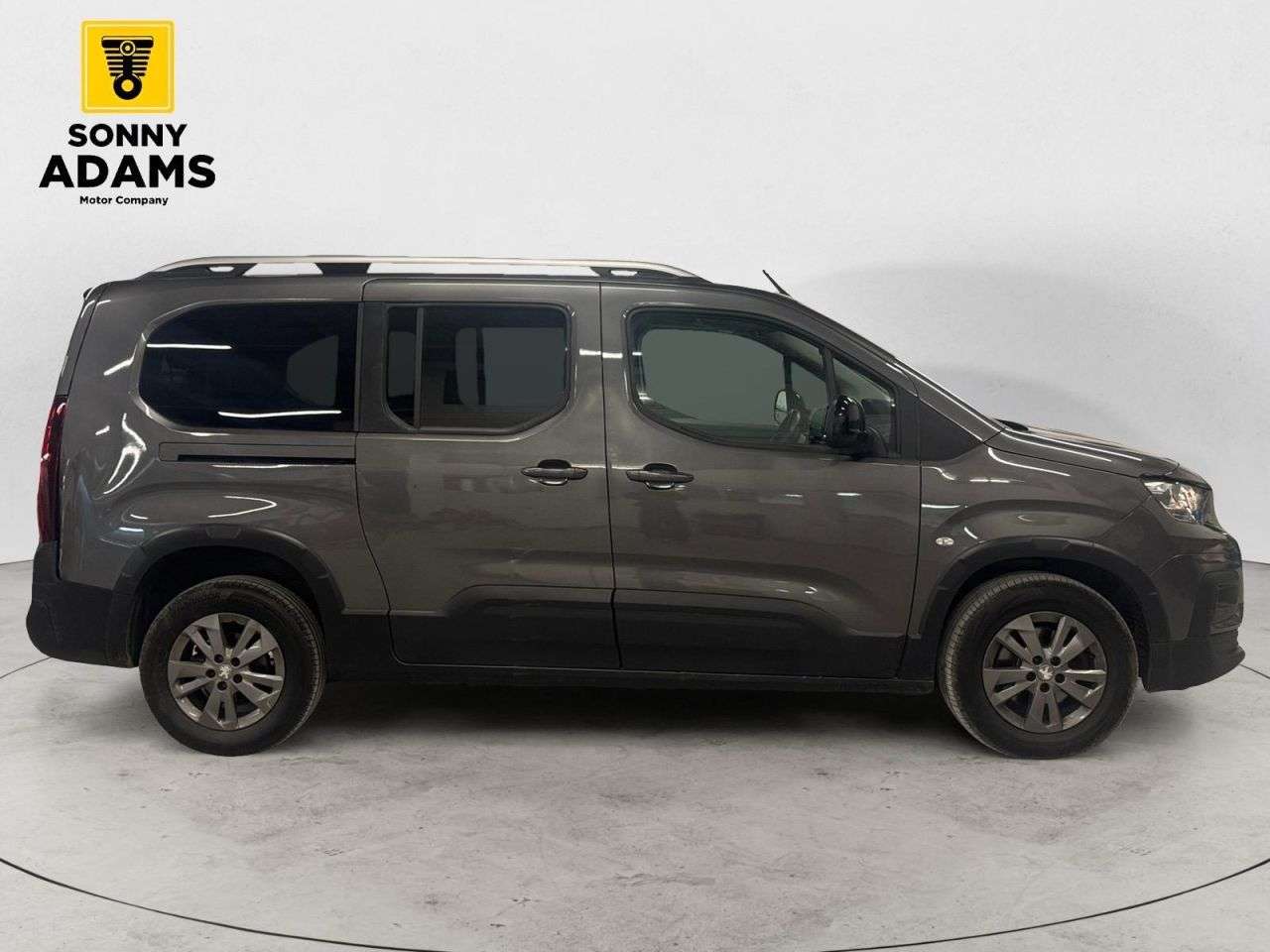 A 2022 PEUGEOT RIFTER 1.5 BlueHDi Allure Premium Long MPV 5dr Diesel Manual Euro 6 (s/s) (100 ps) A 2022 PEUGEOT RIFTER 1.5 BlueHDi Allure Premium Long MPV 5dr Diesel Manual Euro 6 (s/s) (100 ps)