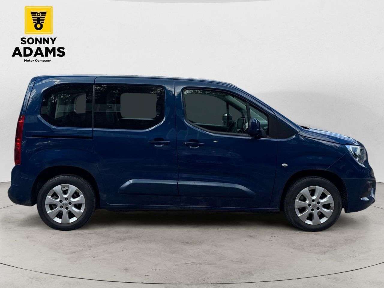 A 2020 VAUXHALL COMBO LIFE 1.5 Turbo D BlueInjection Energy MPV 5dr Diesel Manual Euro 6 (s/s) (130 ps A 2020 VAUXHALL COMBO LIFE 1.5 Turbo D BlueInjection Energy MPV 5dr Diesel Manual Euro 6 (s/s) (130 ps