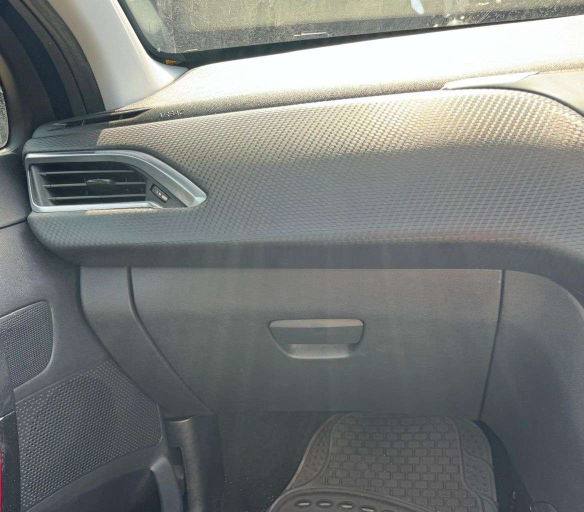 2017 PEUGEOT 208 2017 PEUGEOT 208