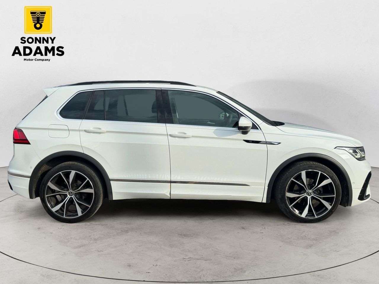 A 2021 VOLKSWAGEN TIGUAN 2.0 TDI R-Line SUV 5dr Diesel DSG 4Motion Euro 6 (s/s) (150 ps) A 2021 VOLKSWAGEN TIGUAN 2.0 TDI R-Line SUV 5dr Diesel DSG 4Motion Euro 6 (s/s) (150 ps)