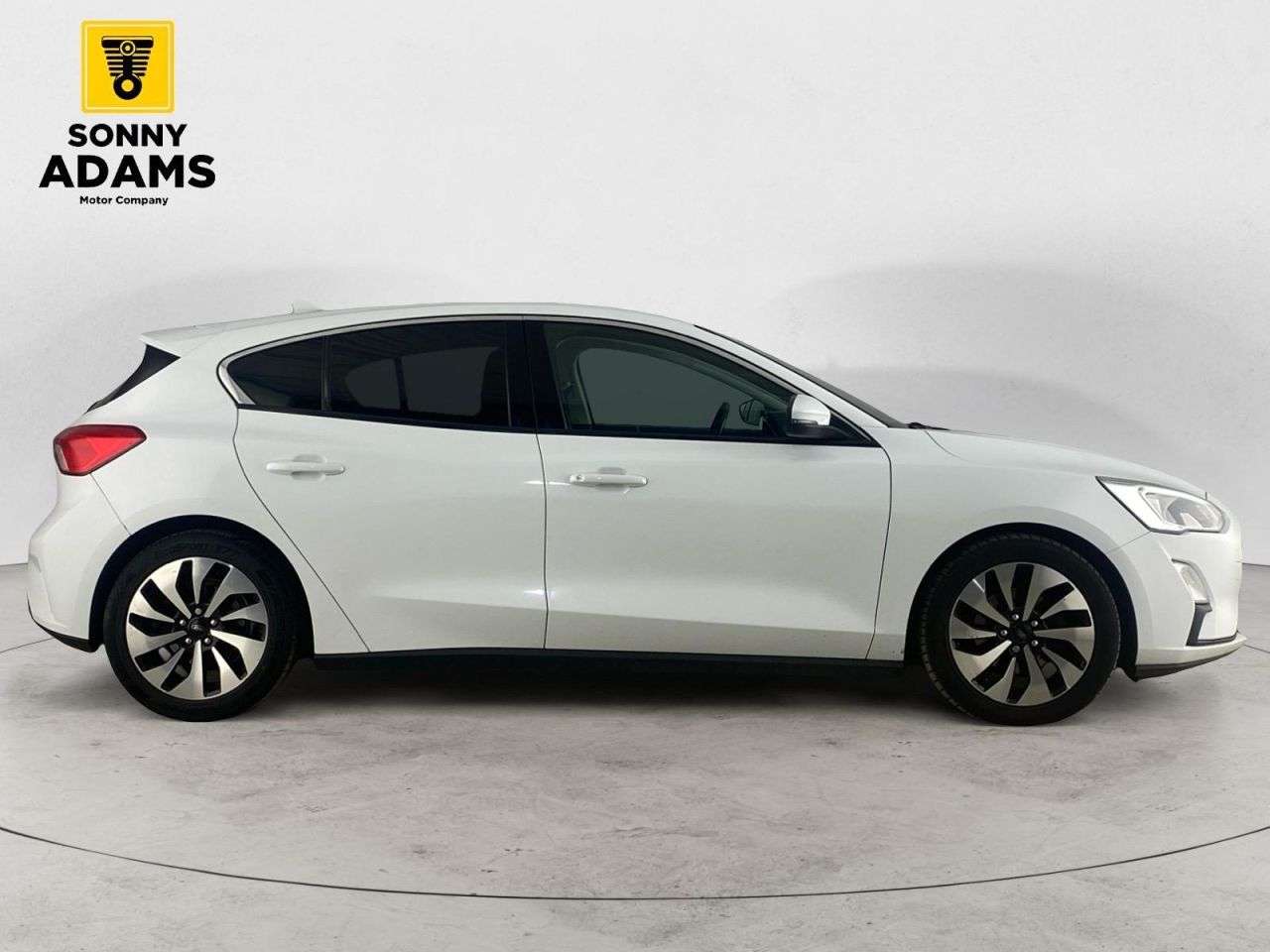 A 2018 FORD FOCUS 1.0T EcoBoost Zetec Hatchback 5dr Petrol Manual Euro 6 (s/s) (100 ps) A 2018 FORD FOCUS 1.0T EcoBoost Zetec Hatchback 5dr Petrol Manual Euro 6 (s/s) (100 ps)