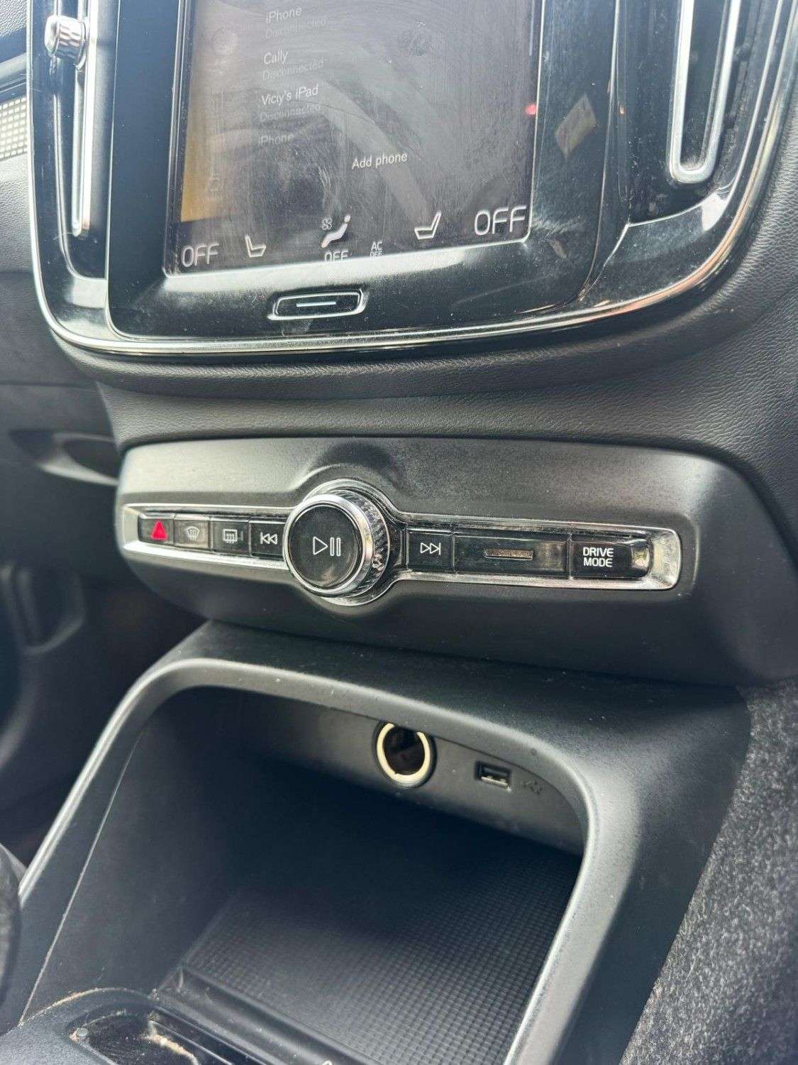 2021 VOLVO XC40 2021 VOLVO XC40