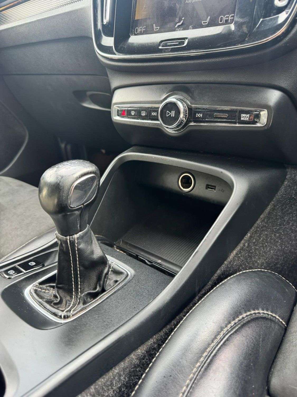 2021 VOLVO XC40 2021 VOLVO XC40