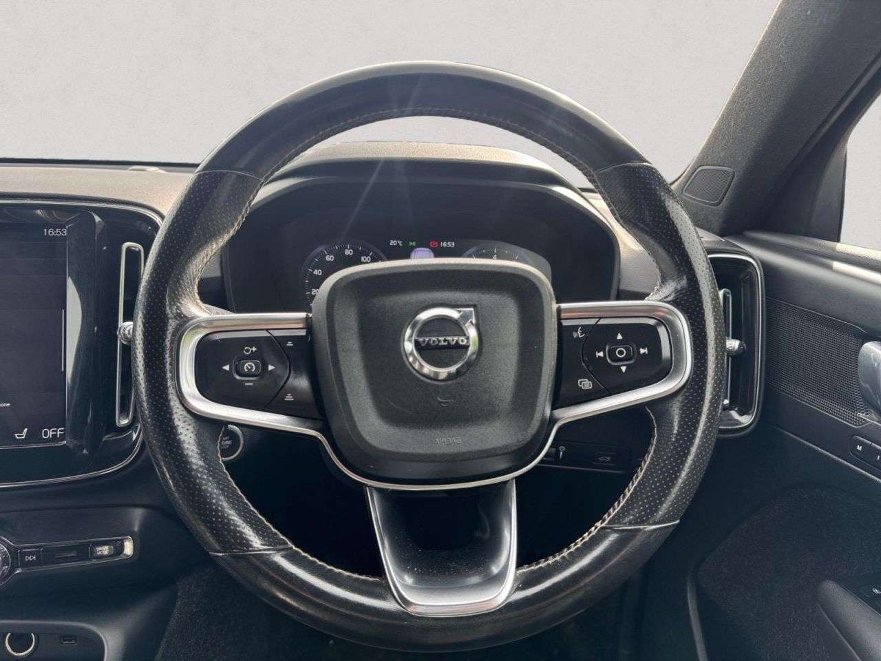 2021 VOLVO XC40 2021 VOLVO XC40