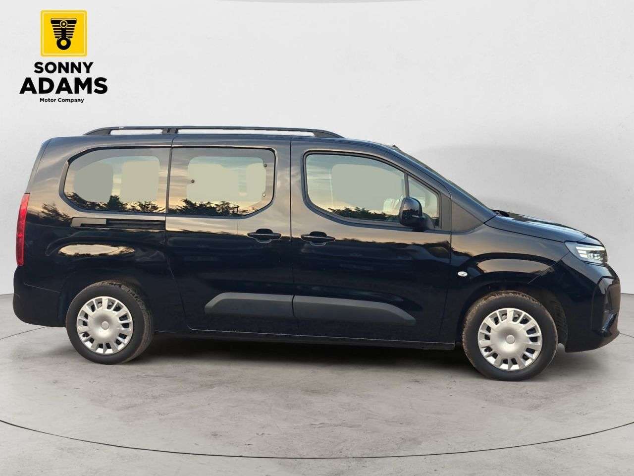 A 2025 VAUXHALL COMBO LIFE ELECTRIC 52kWh Design XL MPV 5dr Electric Auto (11kW Charger) (136 ps) A 2025 VAUXHALL COMBO LIFE ELECTRIC 52kWh Design XL MPV 5dr Electric Auto (11kW Charger) (136 ps)