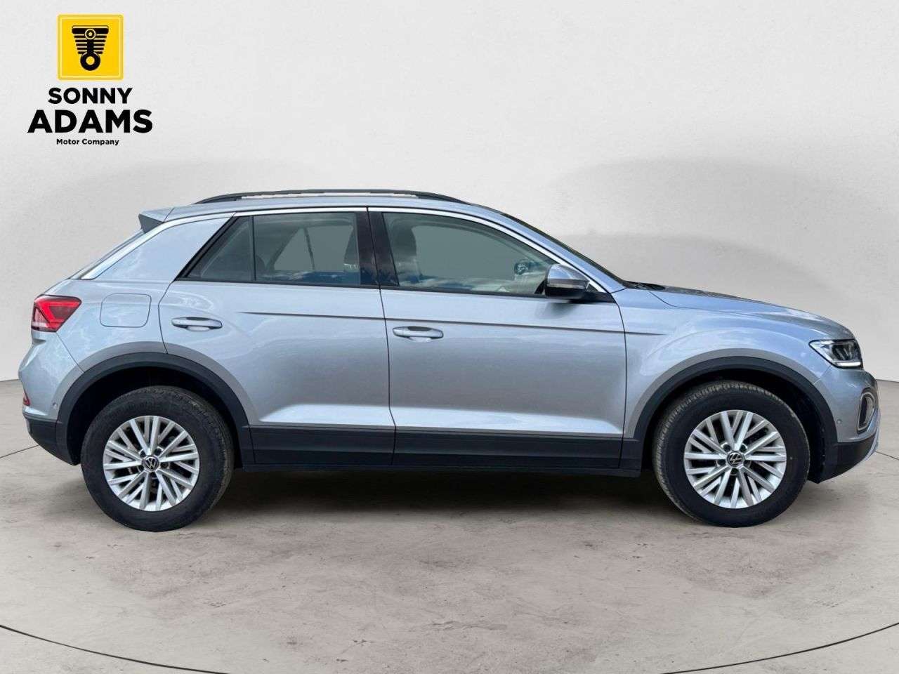 A 2023 VOLKSWAGEN T-ROC 1.0 TSI Life SUV 5dr Petrol Manual Euro 6 (s/s) (110 ps) A 2023 VOLKSWAGEN T-ROC 1.0 TSI Life SUV 5dr Petrol Manual Euro 6 (s/s) (110 ps)