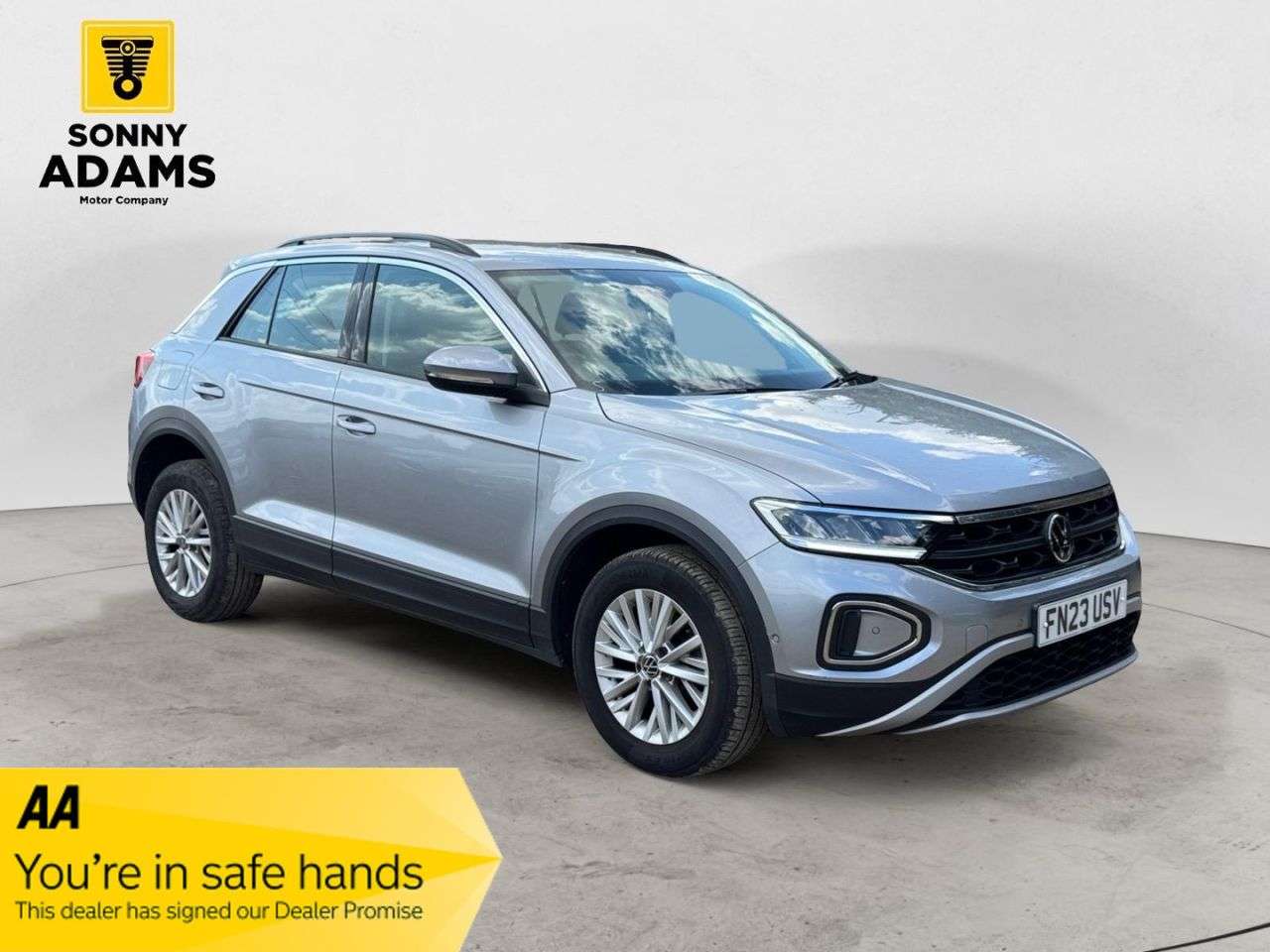 A 2023 VOLKSWAGEN T-ROC 1.0 TSI Life SUV 5dr Petrol Manual Euro 6 (s/s) (110 ps) A 2023 VOLKSWAGEN T-ROC 1.0 TSI Life SUV 5dr Petrol Manual Euro 6 (s/s) (110 ps)