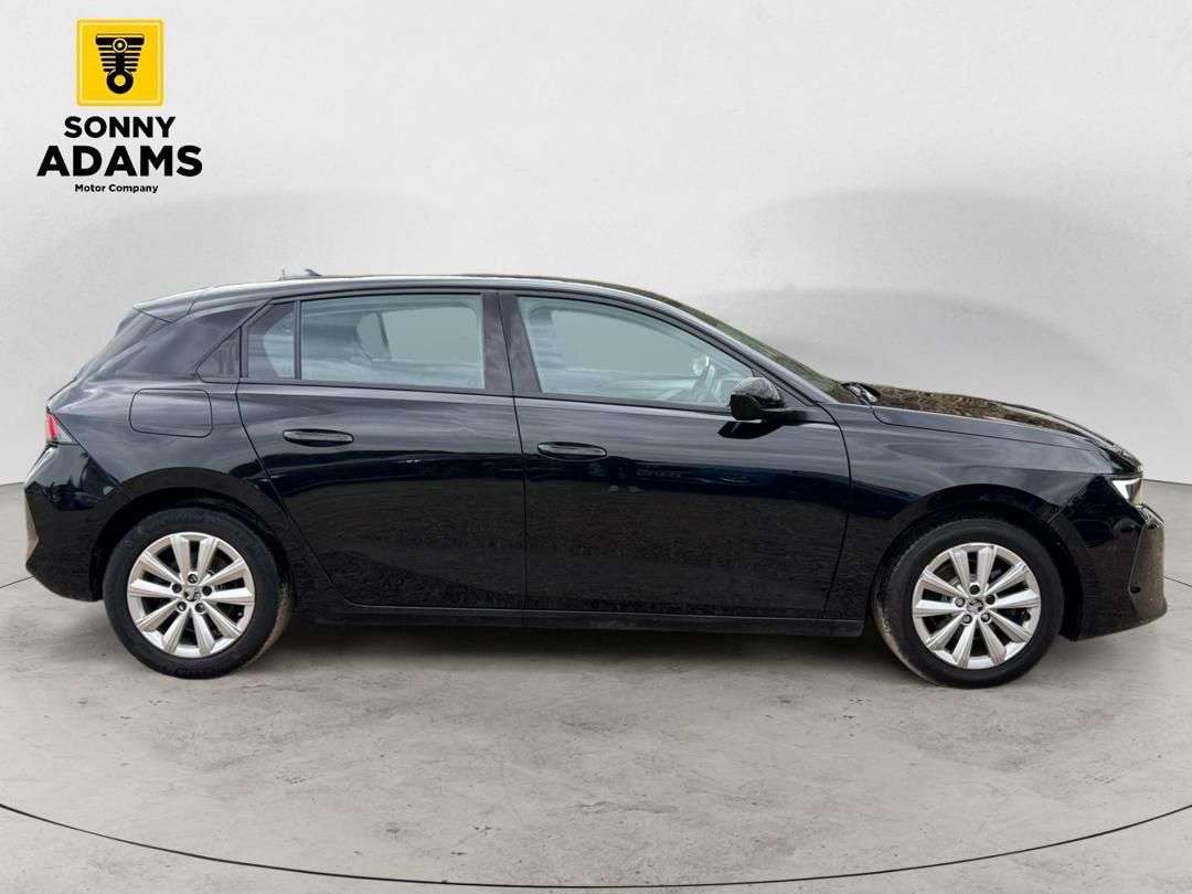 A 2023 VAUXHALL ASTRA 1.2 Turbo Design Hatchback 5dr Petrol Manual Euro 6 (s/s) (110 ps) A 2023 VAUXHALL ASTRA 1.2 Turbo Design Hatchback 5dr Petrol Manual Euro 6 (s/s) (110 ps)