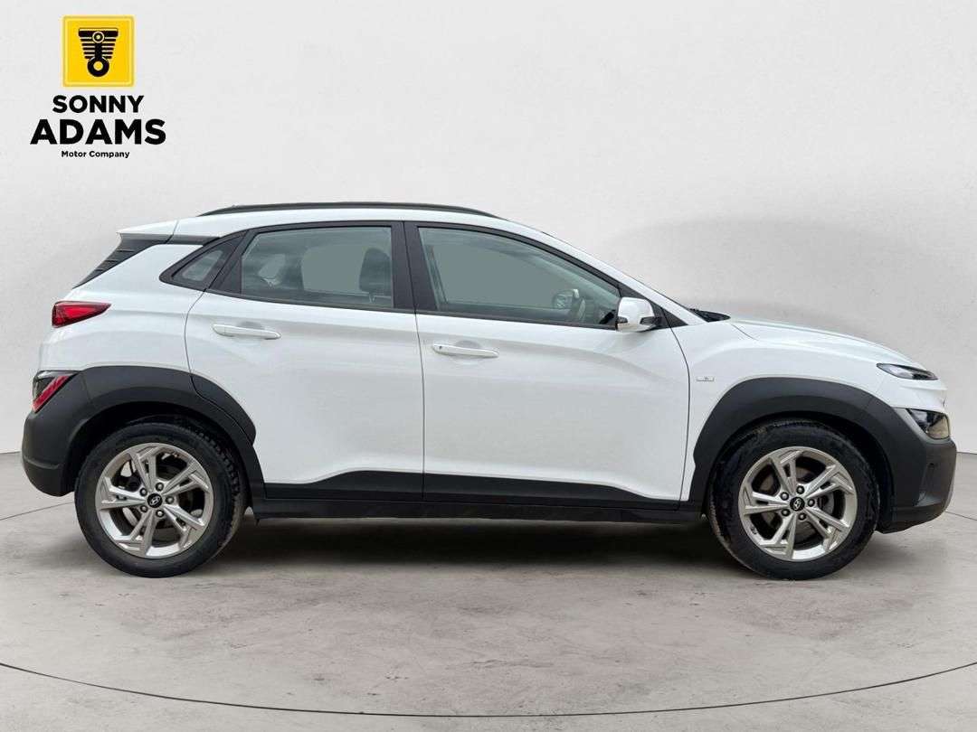 A 2023 HYUNDAI KONA 1.0 T-GDi MHEV SE Connect SUV 5dr Petrol Hybrid Manual Euro 6 (s/s) (120 ps A 2023 HYUNDAI KONA 1.0 T-GDi MHEV SE Connect SUV 5dr Petrol Hybrid Manual Euro 6 (s/s) (120 ps