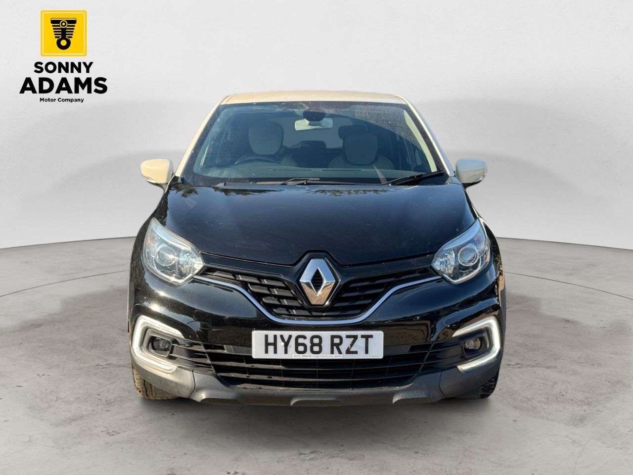 A 2018 RENAULT CAPTUR 0.9 TCe ENERGY Iconic SUV 5dr Petrol Manual Euro 6 (s/s) (90 ps) A 2018 RENAULT CAPTUR 0.9 TCe ENERGY Iconic SUV 5dr Petrol Manual Euro 6 (s/s) (90 ps)