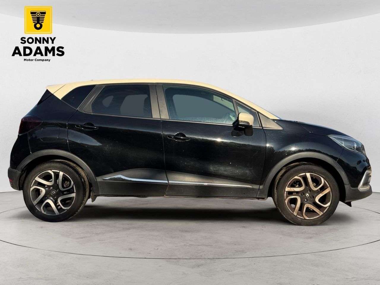A 2018 RENAULT CAPTUR 0.9 TCe ENERGY Iconic SUV 5dr Petrol Manual Euro 6 (s/s) (90 ps) A 2018 RENAULT CAPTUR 0.9 TCe ENERGY Iconic SUV 5dr Petrol Manual Euro 6 (s/s) (90 ps)