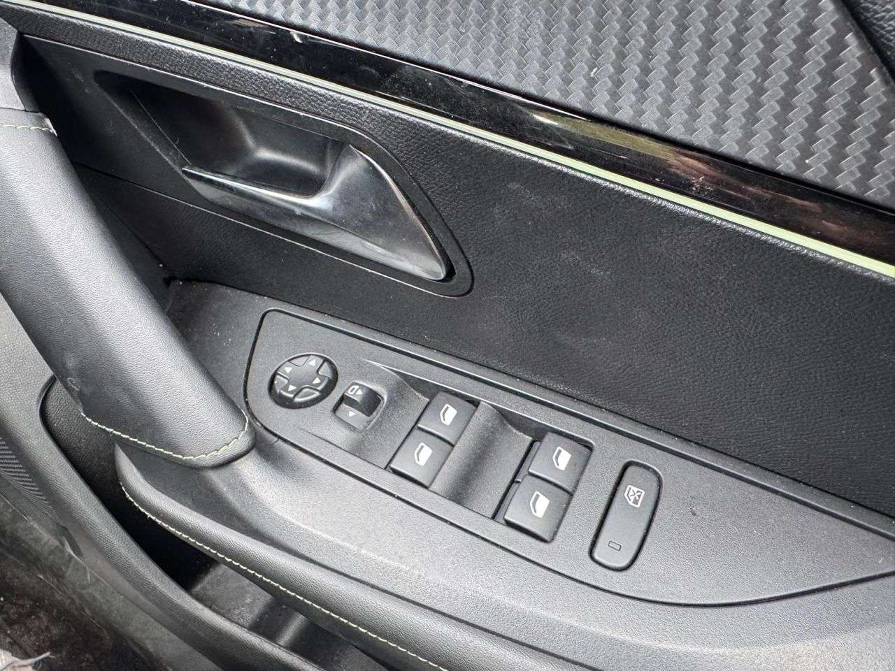 2024 PEUGEOT 2008 2024 PEUGEOT 2008