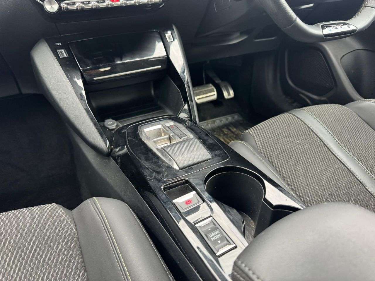 2024 PEUGEOT 2008 2024 PEUGEOT 2008