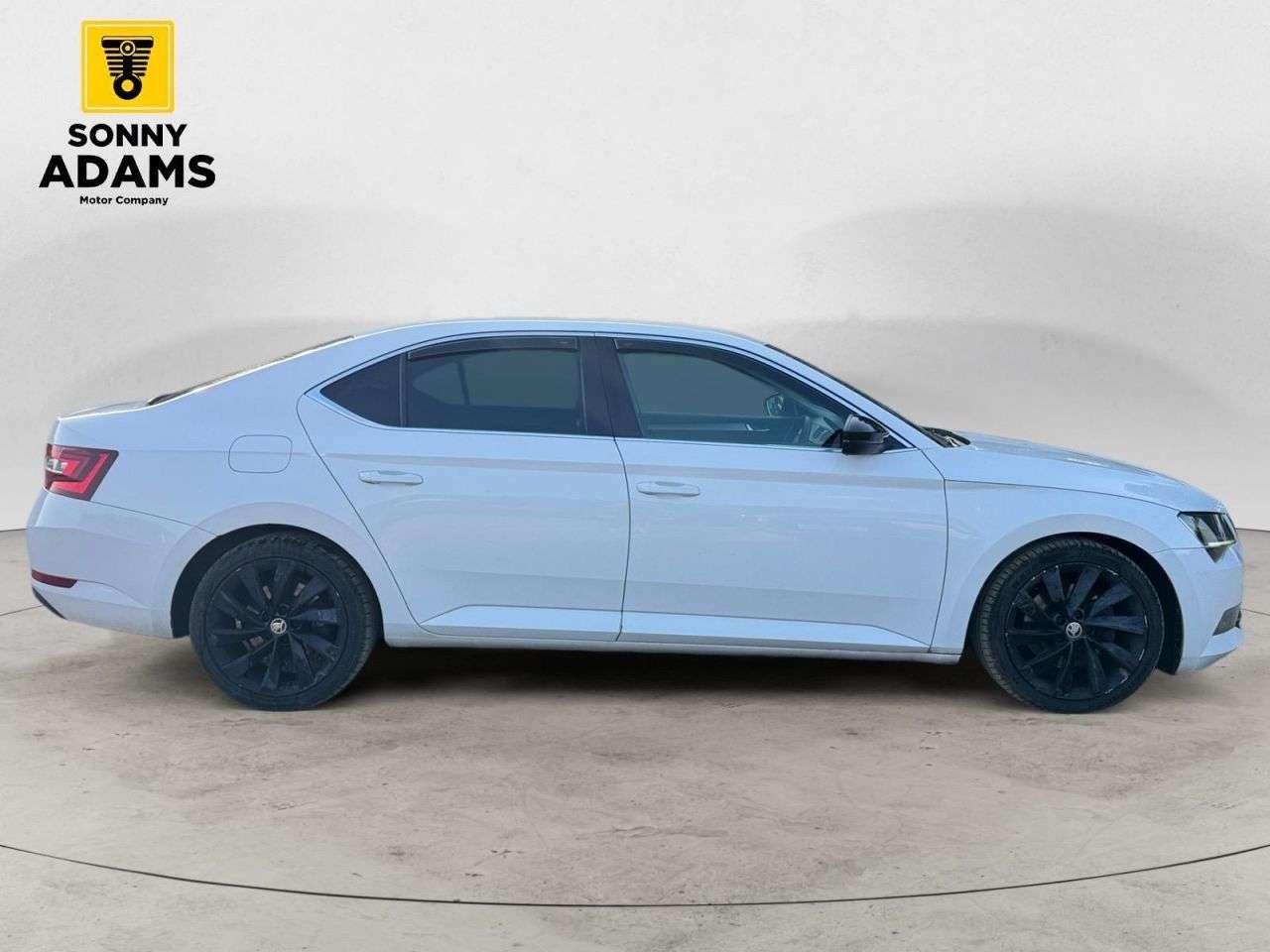 A 2017 SKODA SUPERB 2.0 TDI SE L Executive Hatchback 5dr Diesel Manual Euro 6 (s/s) (150 ps) A 2017 SKODA SUPERB 2.0 TDI SE L Executive Hatchback 5dr Diesel Manual Euro 6 (s/s) (150 ps)