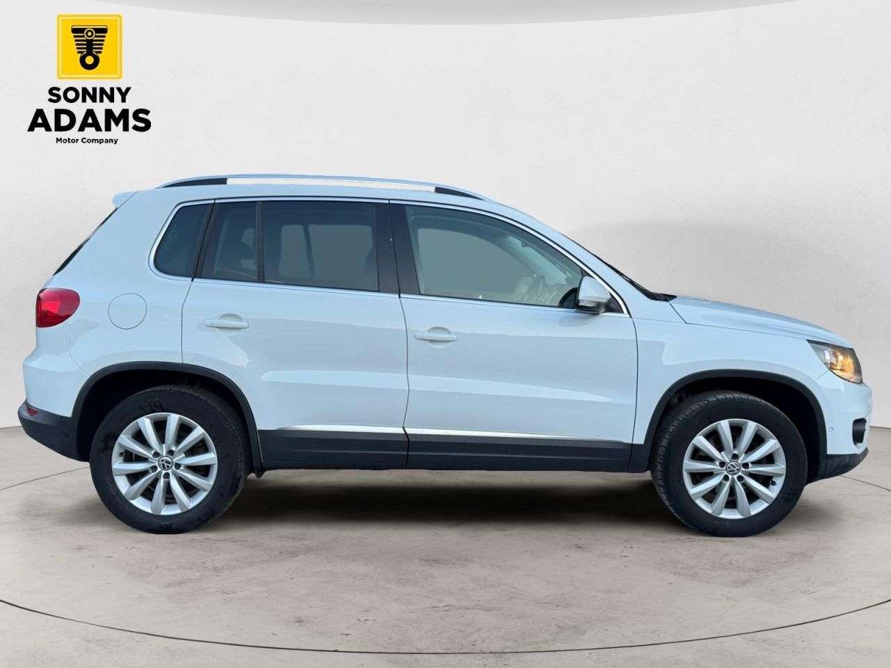 A 2015 VOLKSWAGEN TIGUAN 2.0 TDI BlueMotion Tech Match SUV 5dr Diesel DSG 4WD Euro 5 (s/s) (140 ps) A 2015 VOLKSWAGEN TIGUAN 2.0 TDI BlueMotion Tech Match SUV 5dr Diesel DSG 4WD Euro 5 (s/s) (140 ps)