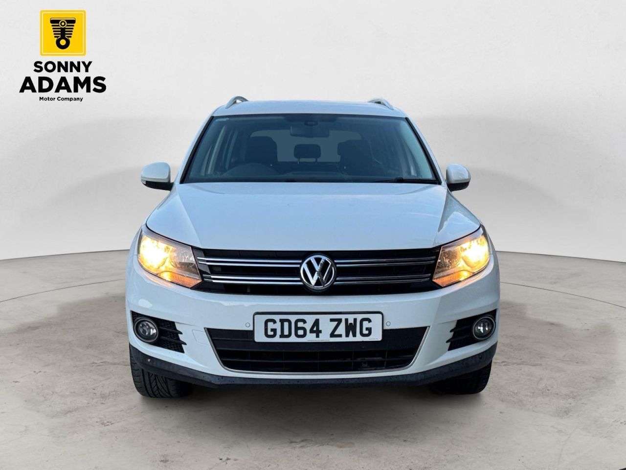 A 2015 VOLKSWAGEN TIGUAN 2.0 TDI BlueMotion Tech Match SUV 5dr Diesel DSG 4WD Euro 5 (s/s) (140 ps) A 2015 VOLKSWAGEN TIGUAN 2.0 TDI BlueMotion Tech Match SUV 5dr Diesel DSG 4WD Euro 5 (s/s) (140 ps)