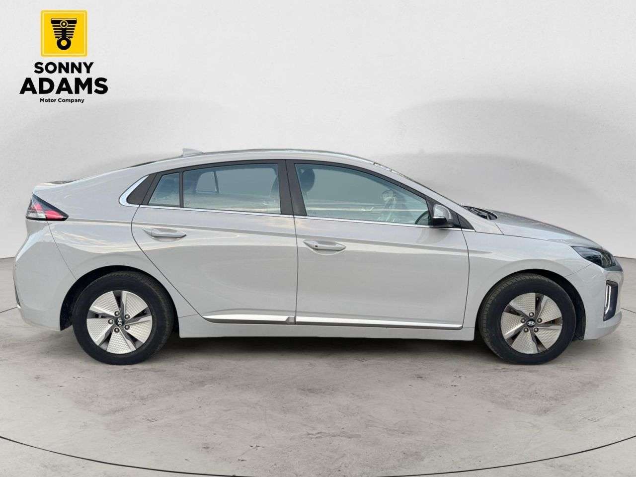 A 2022 HYUNDAI IONIQ 1.6 h-GDi Premium Hatchback 5dr Petrol Hybrid DCT Euro 6 (s/s) (141 ps) A 2022 HYUNDAI IONIQ 1.6 h-GDi Premium Hatchback 5dr Petrol Hybrid DCT Euro 6 (s/s) (141 ps)