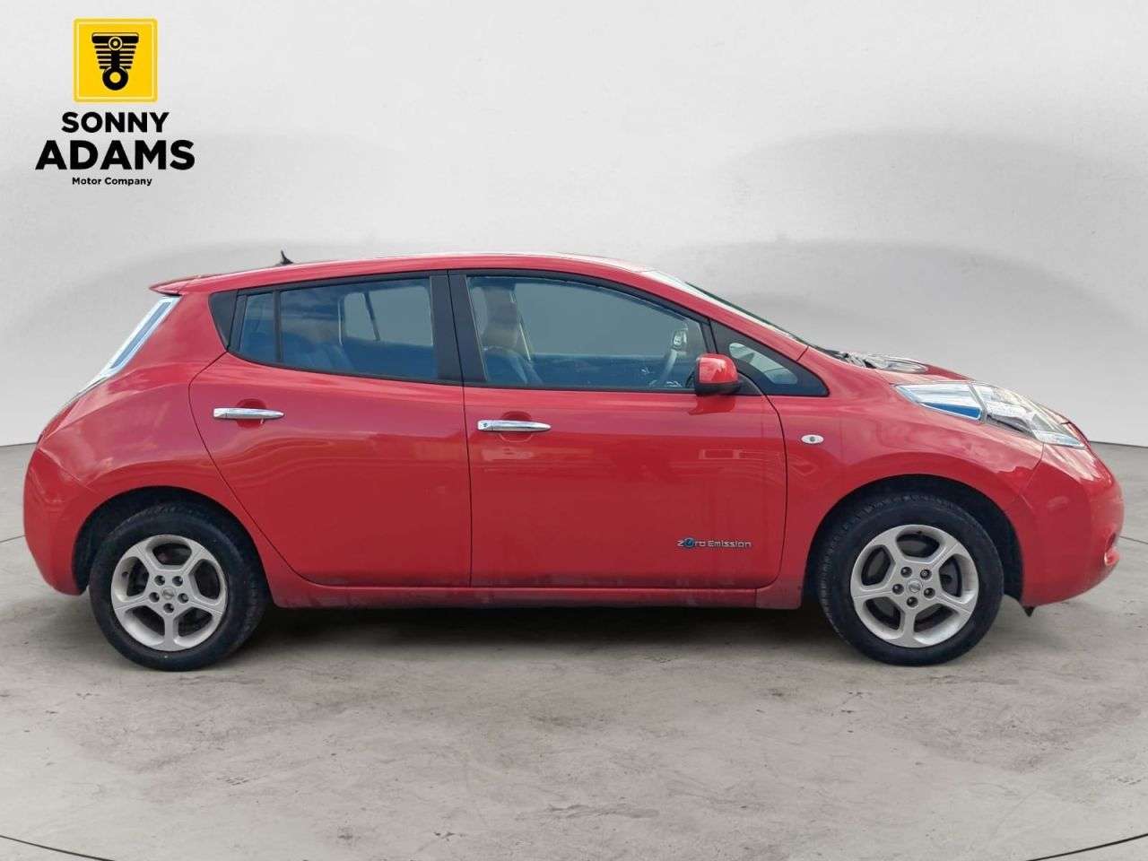 A 2017 NISSAN LEAF 24kWh Acenta Hatchback 5dr Electric Auto (109 bhp) A 2017 NISSAN LEAF 24kWh Acenta Hatchback 5dr Electric Auto (109 bhp)