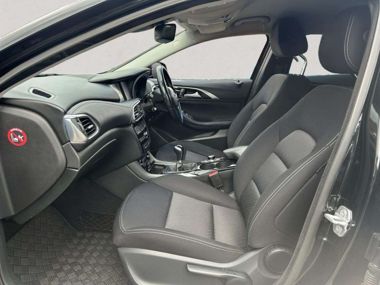 2017 INFINITI Q30 2017 INFINITI Q30