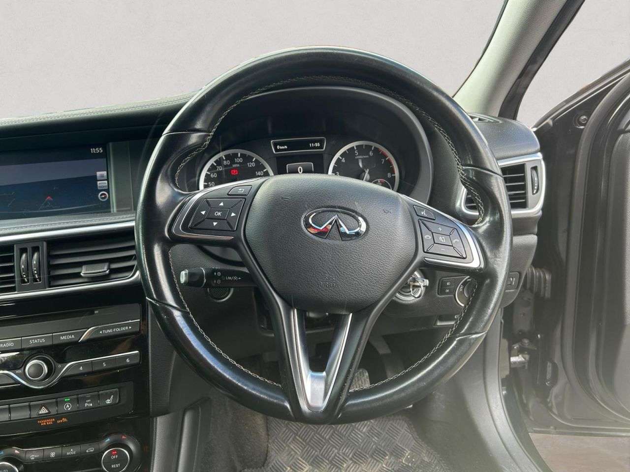 2017 INFINITI Q30 2017 INFINITI Q30
