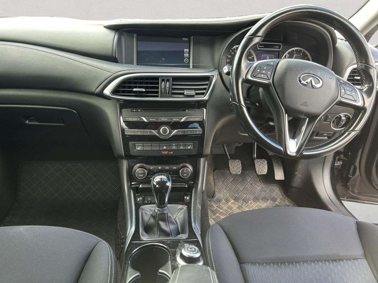 2017 INFINITI Q30 2017 INFINITI Q30