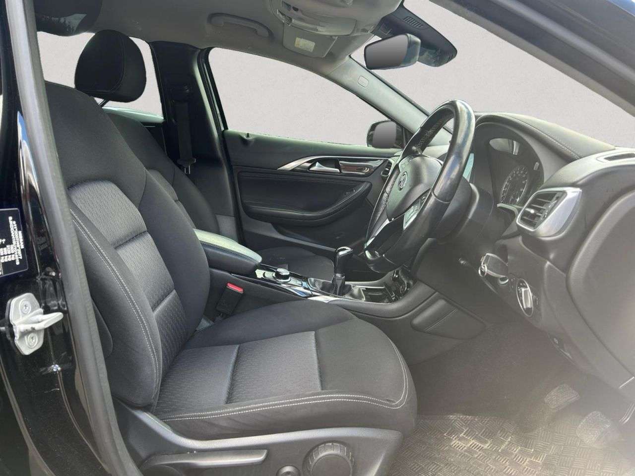 2017 INFINITI Q30 2017 INFINITI Q30