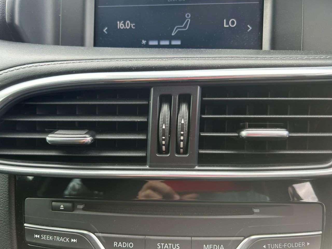 2017 INFINITI Q30 2017 INFINITI Q30