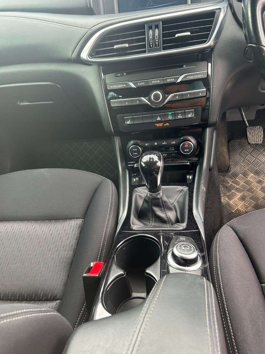2017 INFINITI Q30 2017 INFINITI Q30