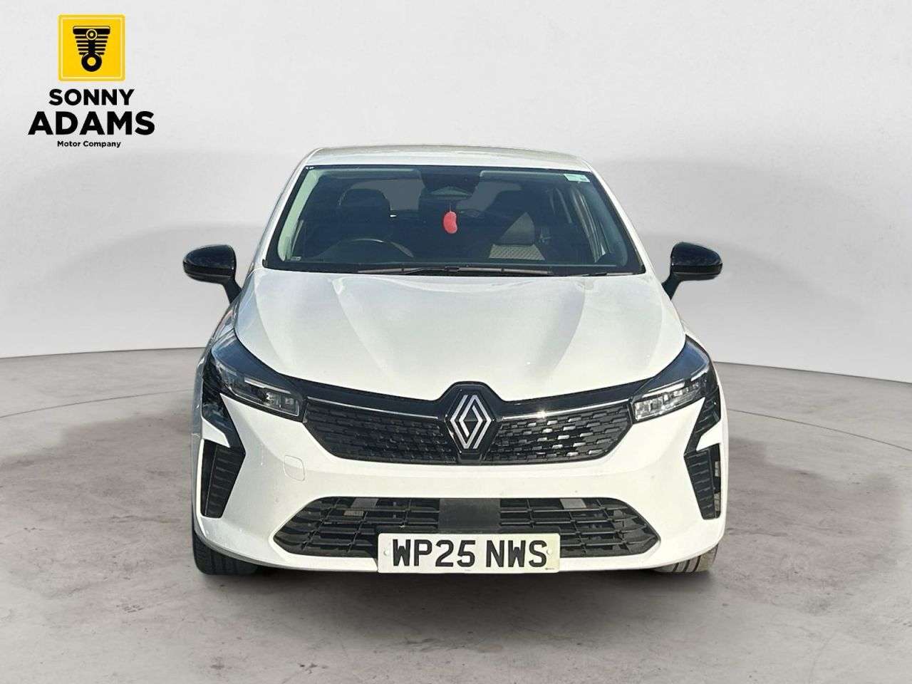 A 2025 RENAULT CLIO 1.6 E-TECH evolution Hatchback 5dr Petrol Hybrid Auto Euro 6 (s/s) (145 ps) A 2025 RENAULT CLIO 1.6 E-TECH evolution Hatchback 5dr Petrol Hybrid Auto Euro 6 (s/s) (145 ps)