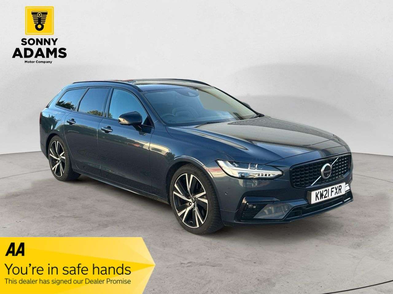 A 2021 VOLVO V90 2.0 B5 MHEV R-Design Estate 5dr Petrol Hybrid Auto Euro 6 (s/s) (250 ps) A 2021 VOLVO V90 2.0 B5 MHEV R-Design Estate 5dr Petrol Hybrid Auto Euro 6 (s/s) (250 ps)