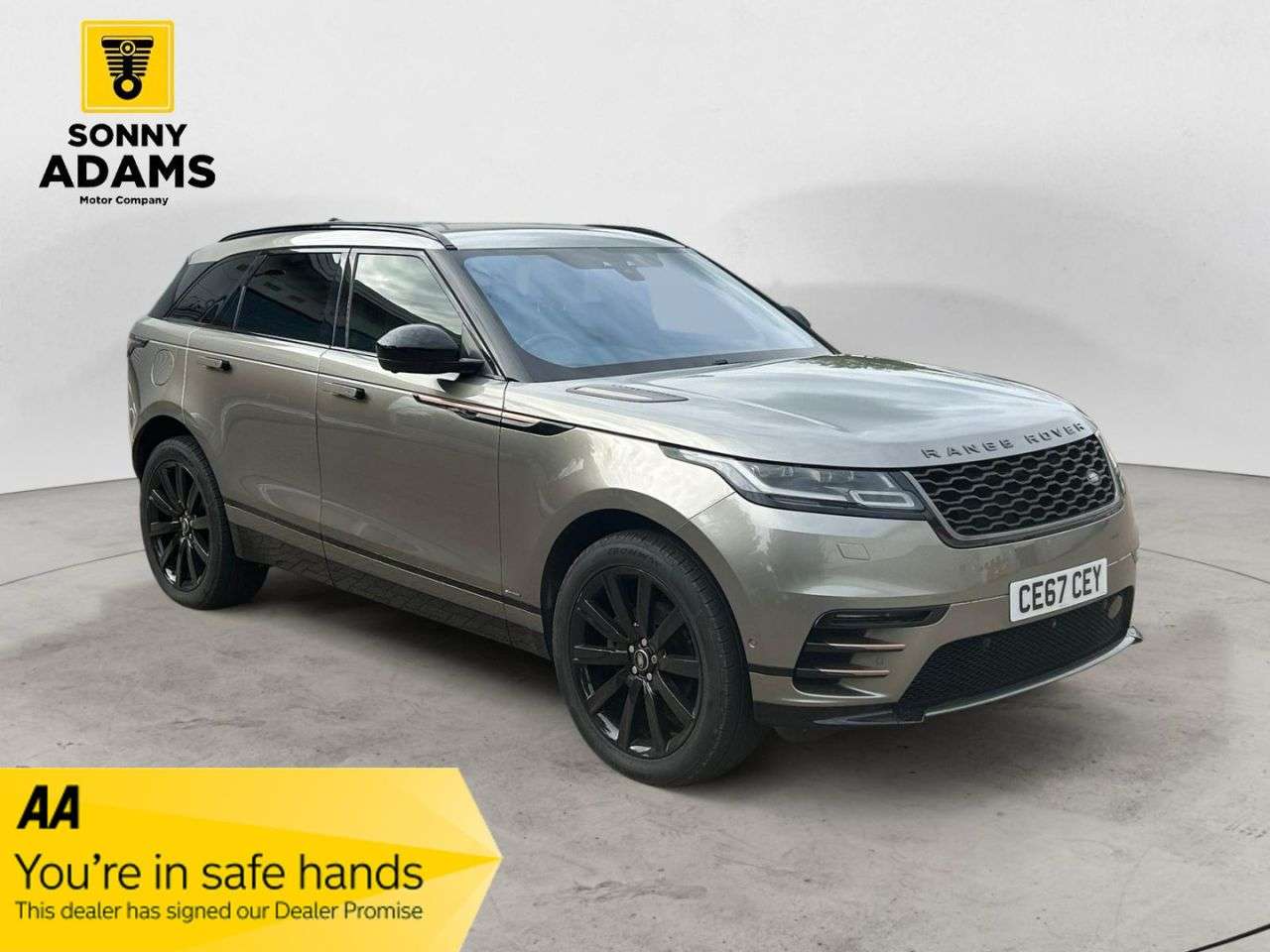 A 2017 LAND ROVER RANGE ROVER VELAR 2.0 P250 R-Dynamic HSE SUV 5dr Petrol Auto 4WD Euro 6 (s/s) (250 bhp) A 2017 LAND ROVER RANGE ROVER VELAR 2.0 P250 R-Dynamic HSE SUV 5dr Petrol Auto 4WD Euro 6 (s/s) (250 bhp)