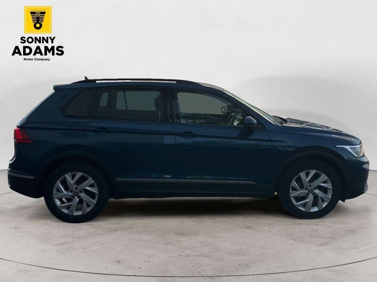 A 2021 VOLKSWAGEN TIGUAN 1.5 TSI Life SUV 5dr Petrol Manual Euro 6 (s/s) (130 ps) A 2021 VOLKSWAGEN TIGUAN 1.5 TSI Life SUV 5dr Petrol Manual Euro 6 (s/s) (130 ps)