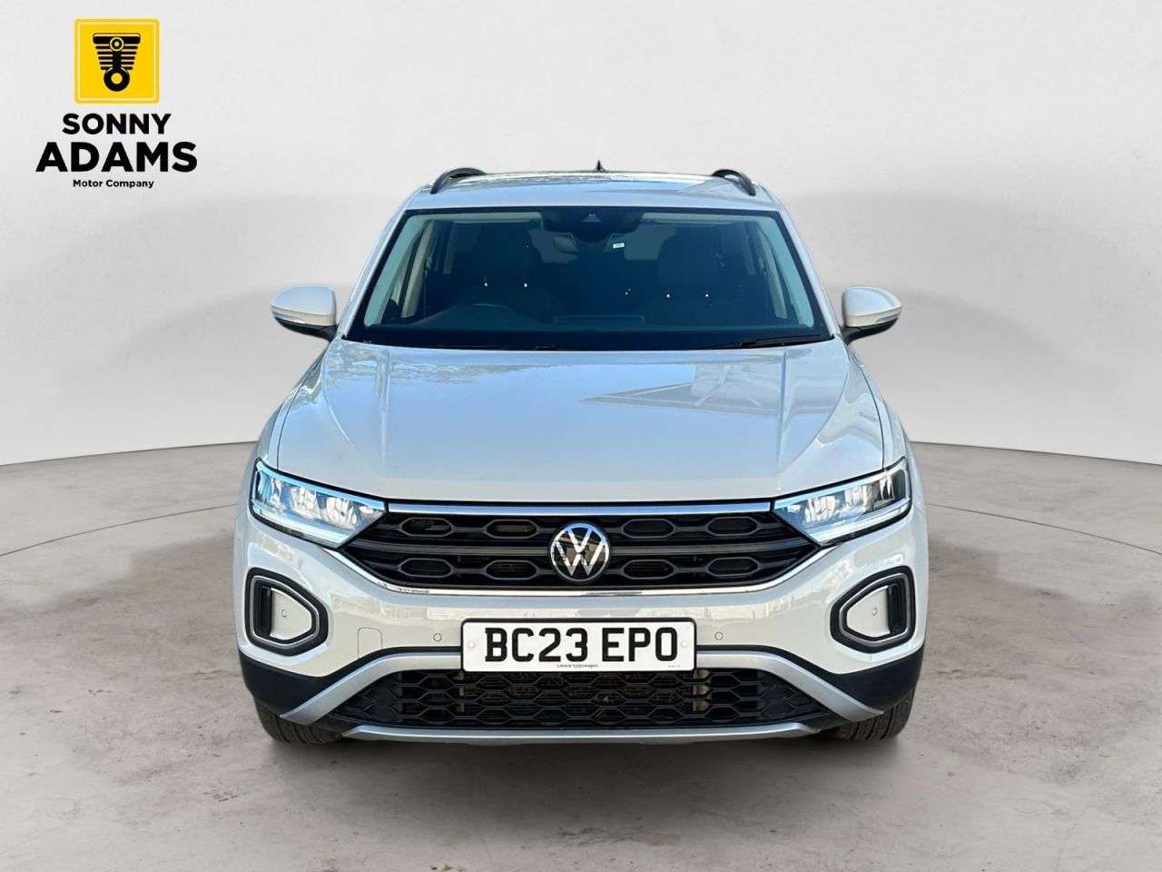A 2023 VOLKSWAGEN T-ROC 1.0 TSI Life SUV 5dr Petrol Manual Euro 6 (s/s) (110 ps) A 2023 VOLKSWAGEN T-ROC 1.0 TSI Life SUV 5dr Petrol Manual Euro 6 (s/s) (110 ps)