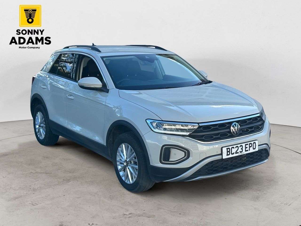 A 2023 VOLKSWAGEN T-ROC 1.0 TSI Life SUV 5dr Petrol Manual Euro 6 (s/s) (110 ps) A 2023 VOLKSWAGEN T-ROC 1.0 TSI Life SUV 5dr Petrol Manual Euro 6 (s/s) (110 ps)