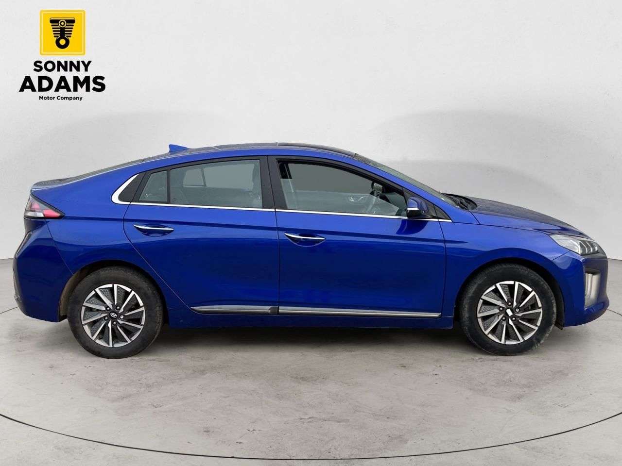 A 2023 HYUNDAI IONIQ 38.3kWh Premium Hatchback 5dr Electric Auto (136 ps) A 2023 HYUNDAI IONIQ 38.3kWh Premium Hatchback 5dr Electric Auto (136 ps)