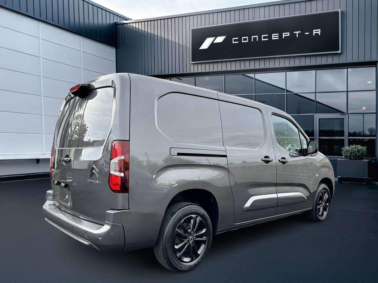 A null CITROEN BERLINGO 1.5 BlueHDi 950 Driver XL Pro Panel Van 6dr Diesel Manual LWB Euro 6 (s/s) A null CITROEN BERLINGO 1.5 BlueHDi 950 Driver XL Pro Panel Van 6dr Diesel Manual LWB Euro 6 (s/s)