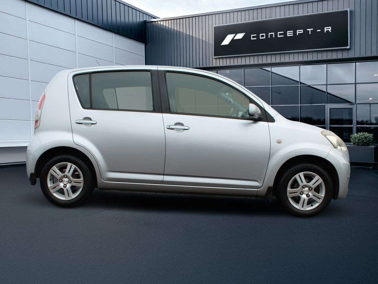 A 2010 DAIHATSU SIRION 1.3 SE Hatchback 5dr Petrol Manual (137 g/km, 85 bhp) ***ONLY 1 FORMER KEEP A 2010 DAIHATSU SIRION 1.3 SE Hatchback 5dr Petrol Manual (137 g/km, 85 bhp) ***ONLY 1 FORMER KEEP